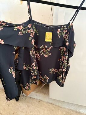 Navy Floral Ruffle Off-Shoulder Top nwt olivaceaous medium